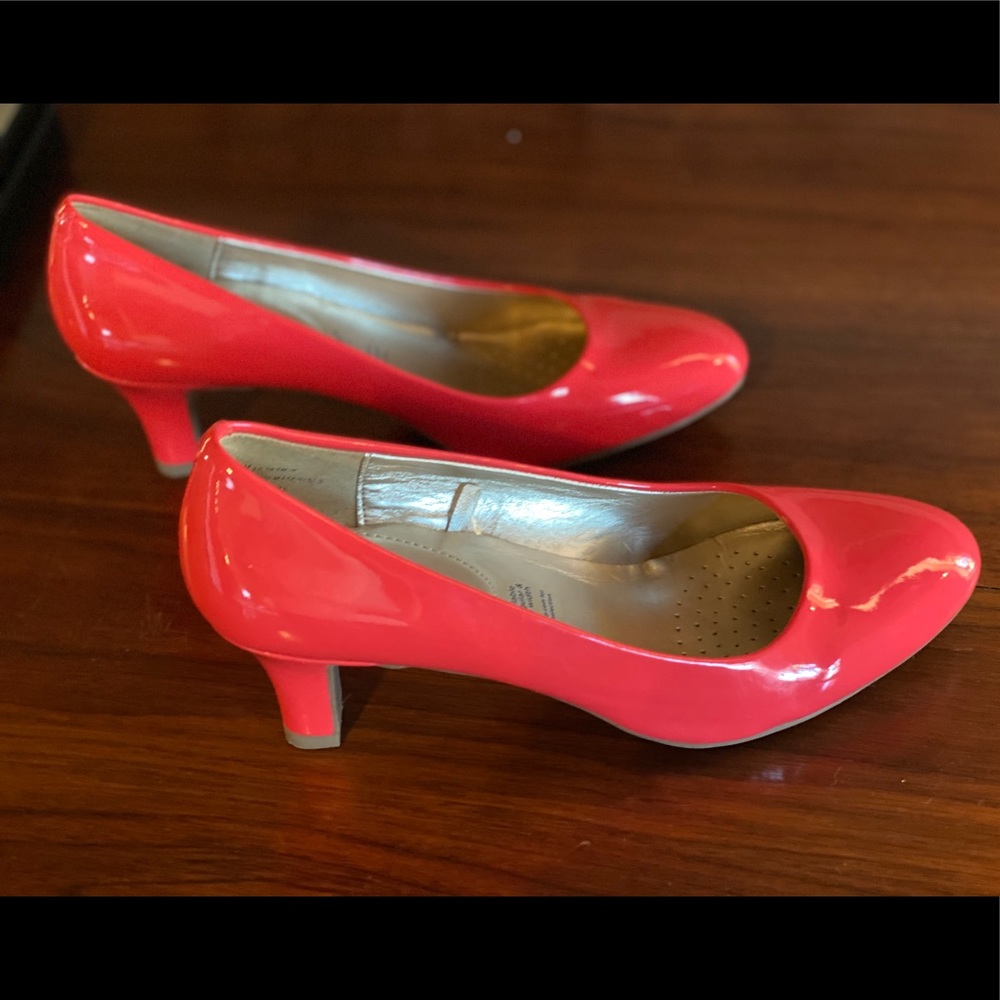 Coral 5th East Flex Form shoes